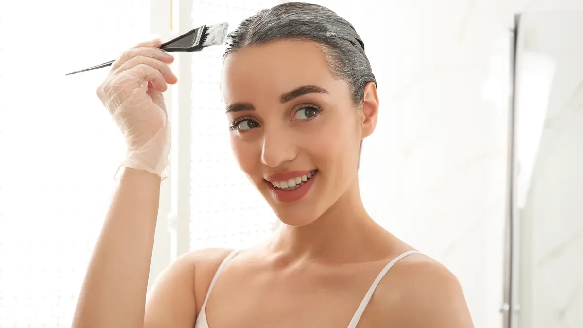 Як якісно пофарбувати волосся вдома / Фото Shutterstock